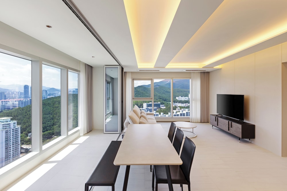 NewCZ Haeundae Residence 57/65
