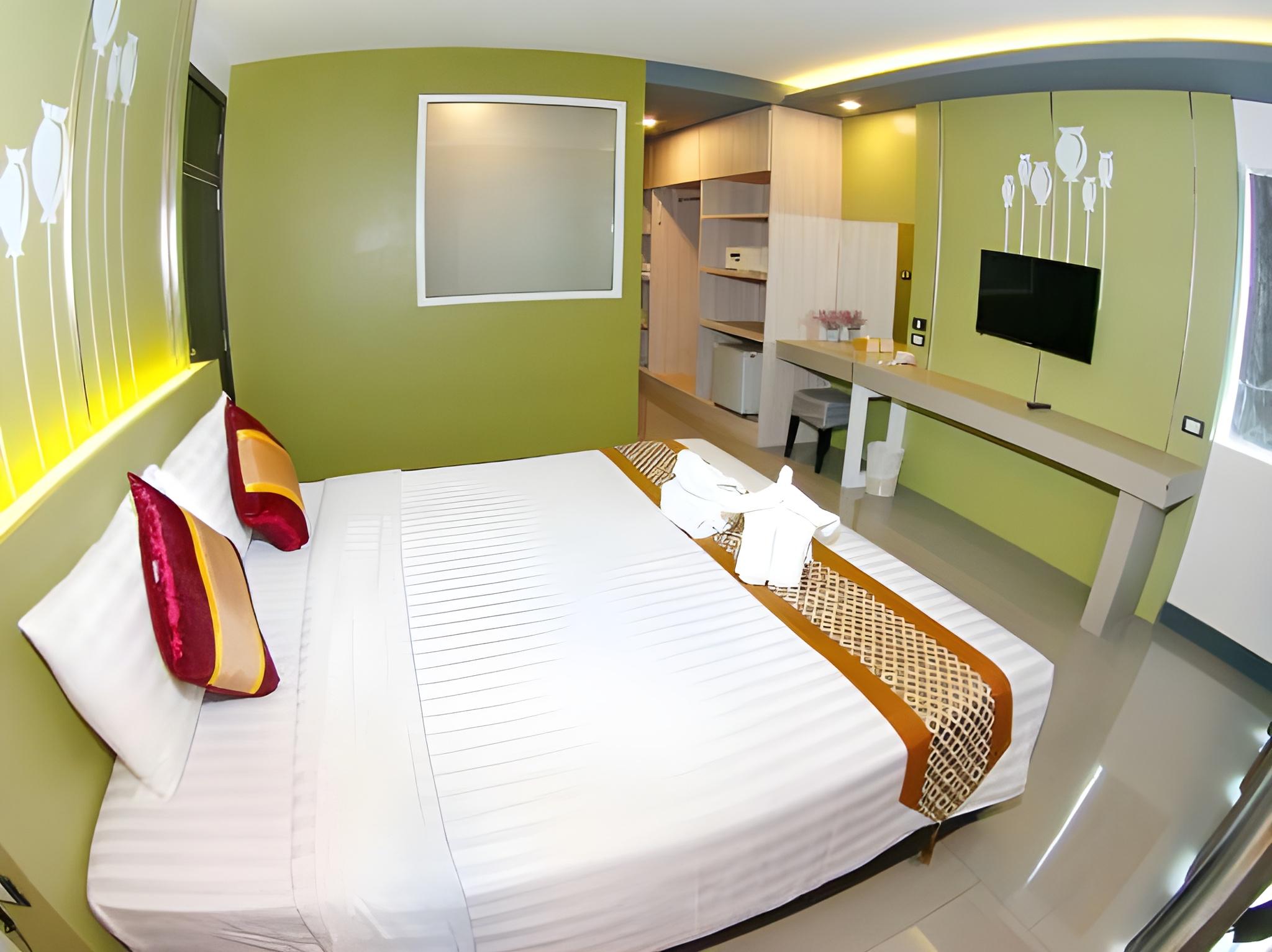 Suite, Courtyard View