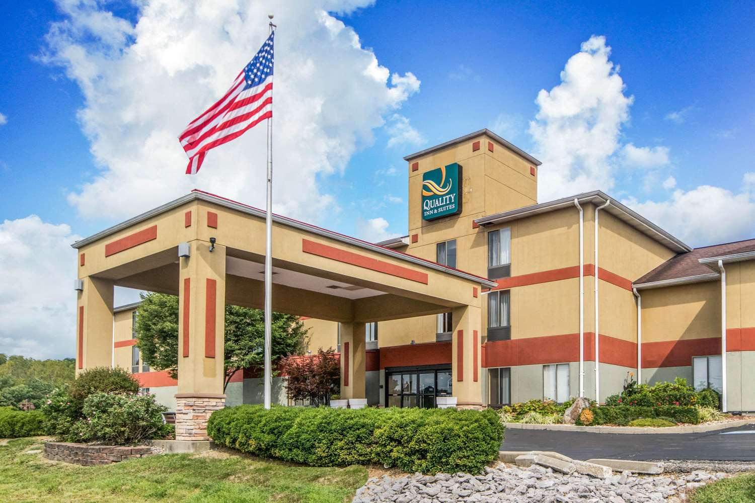 Quality Inn & Suites Lawrenceburg 1/8