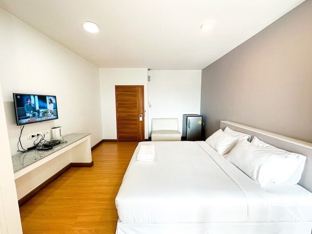 The Island Resort 3/21