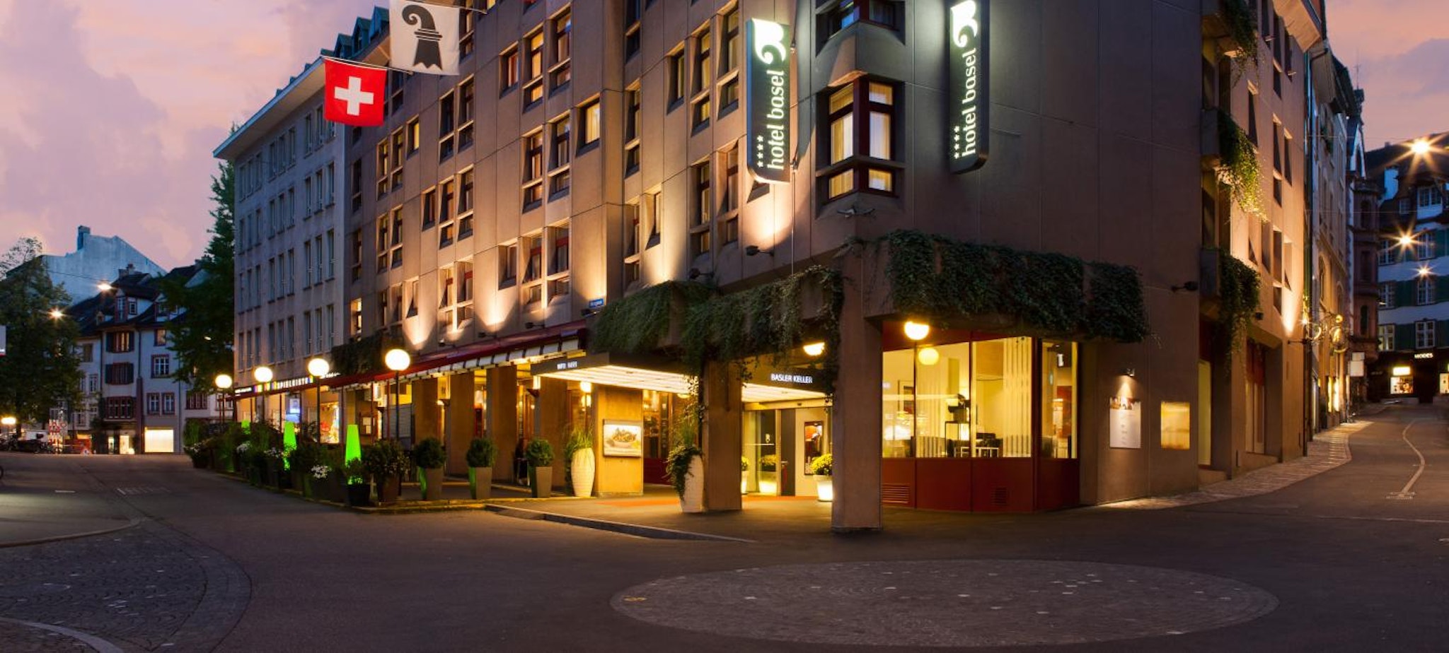 Royal Hotel 35/38