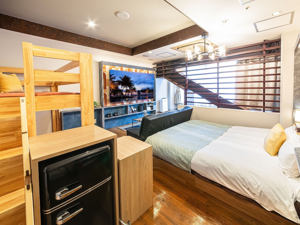 SUITE, 3 BEDS