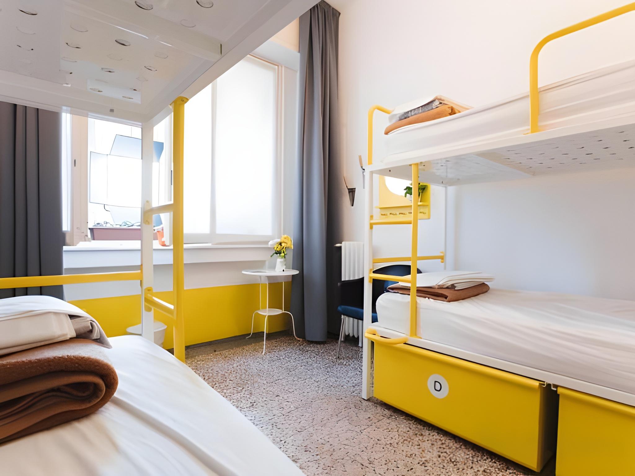 Private, 4 Beds