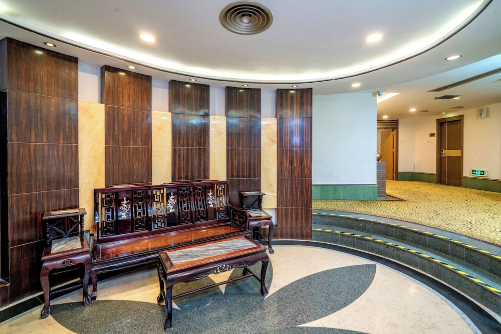 Xinhua Hotel 52/63