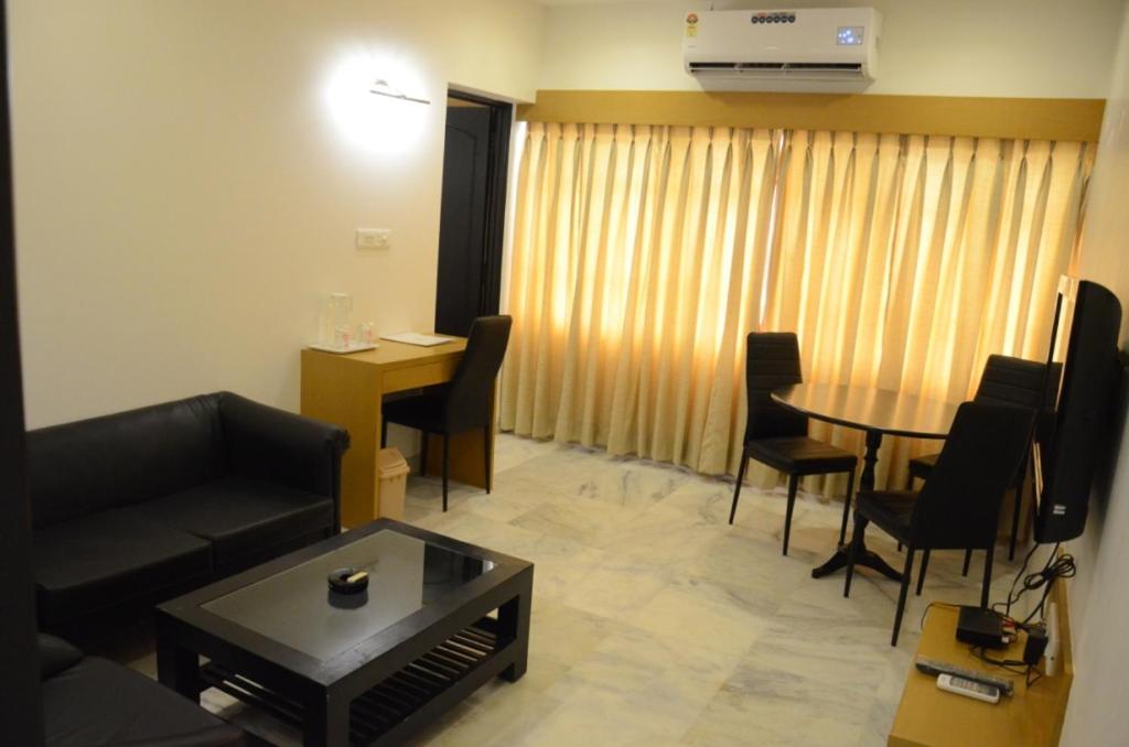 Hotel Yuvraj 28/35