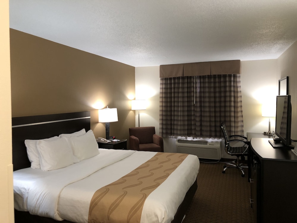 Quality Inn & Suites Sun Prairie Madison East 6/32