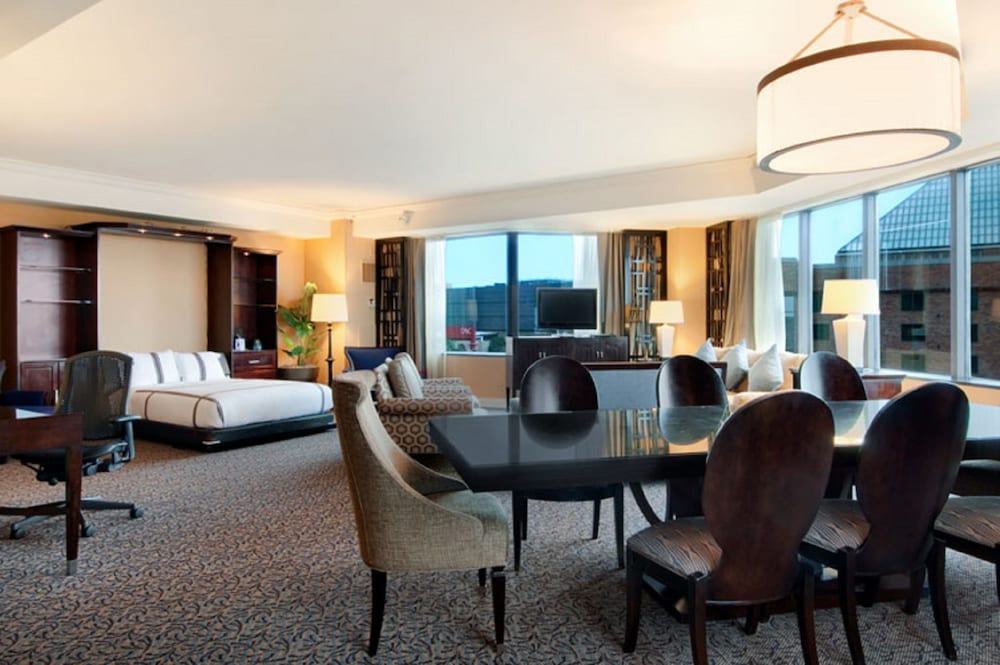 Hilton Anatole 64/90