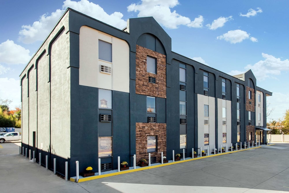 Gallus Stadium Park Inn, an Ascend Collection Hotel 1/33