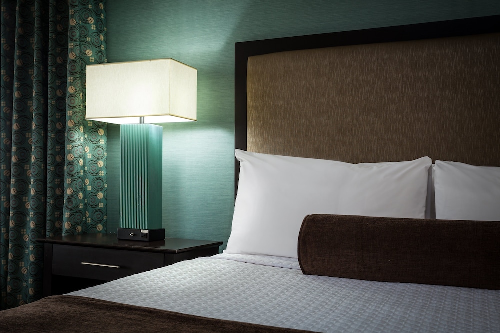 Crowne Plaza Anchorage-Midtown 20/78