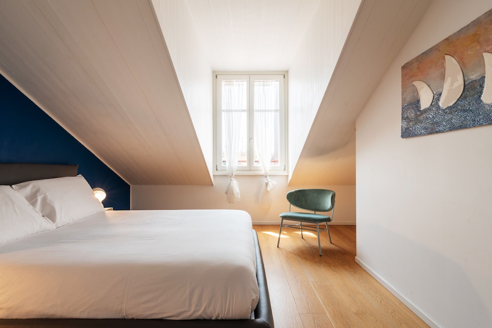 Easyhomes - Brera Luxury Suites 4/42
