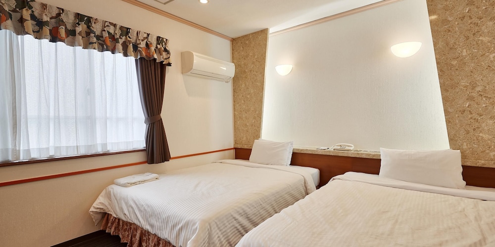 Crown Hotel Okinawa 33/75