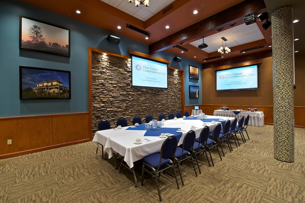 Coast Tsawwassen Inn 40/43