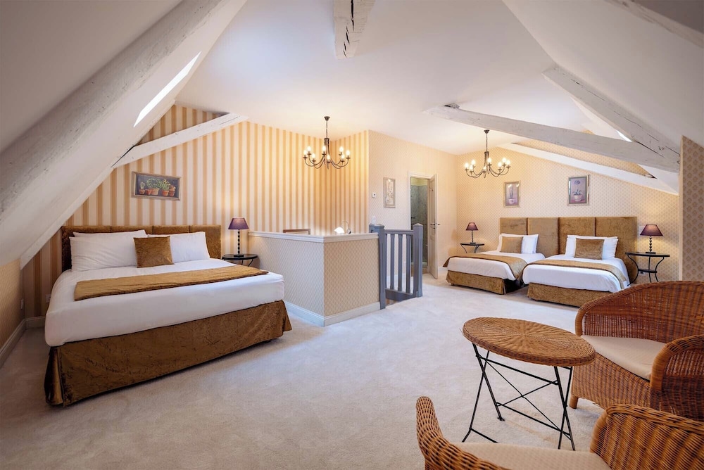 جناح بسرير كوين وسريرين فرديين، Chateau de Candie 6/10