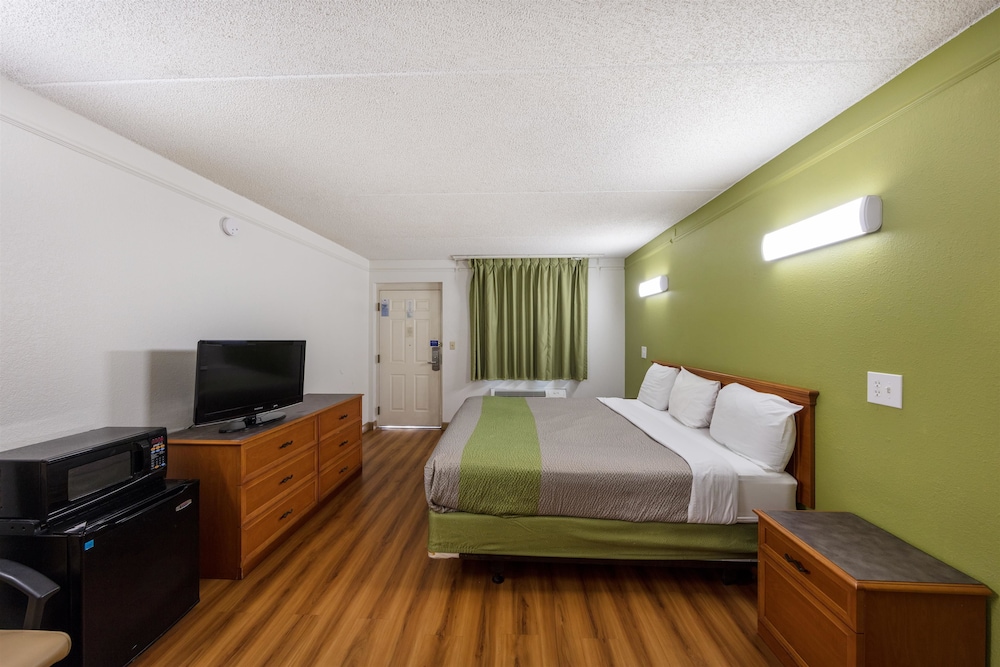 Motel6 Knoxville, TN 30/46