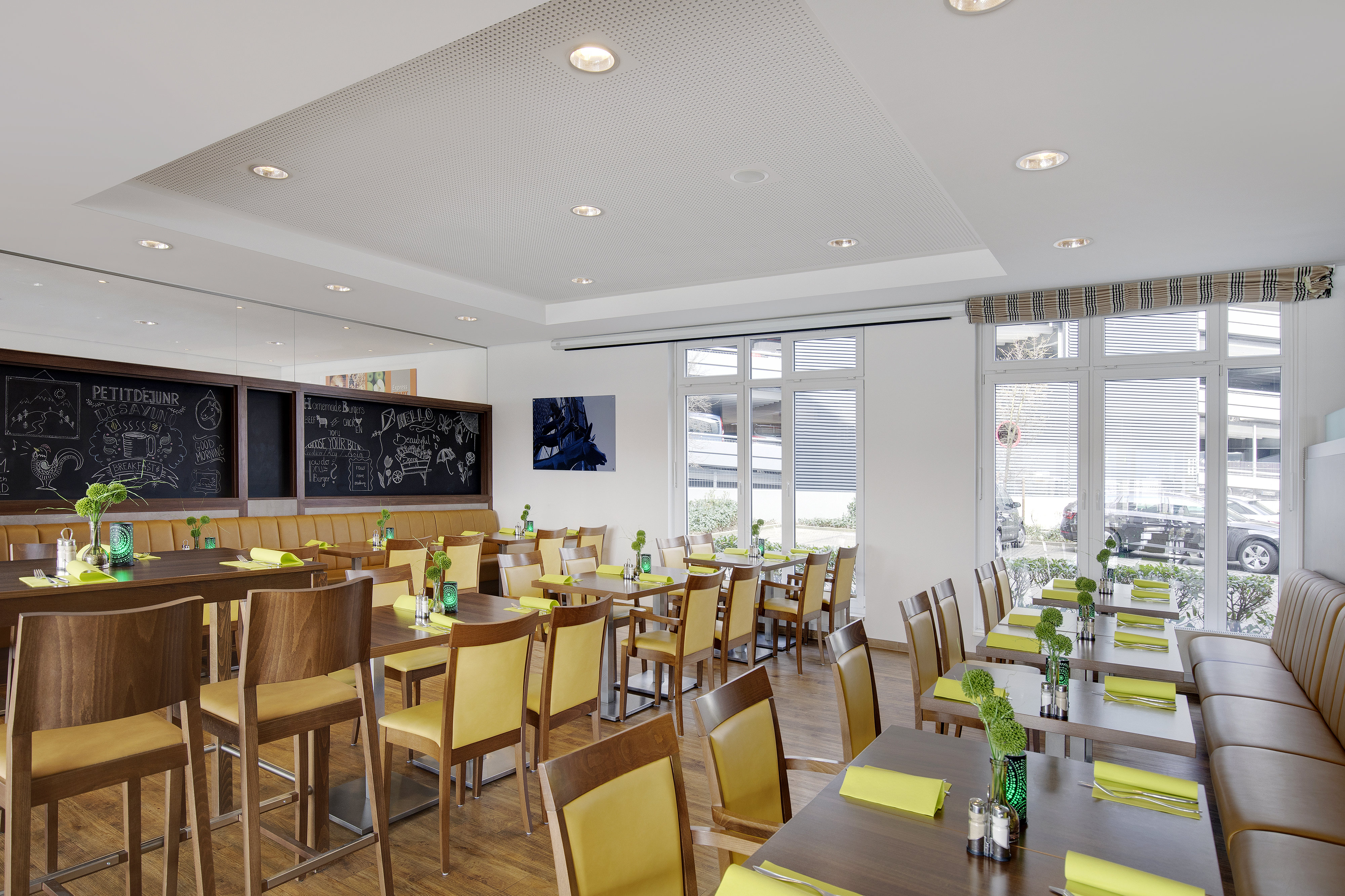 HOLIDAY INN EXPRESS BREMEN AIRPORT 33/47