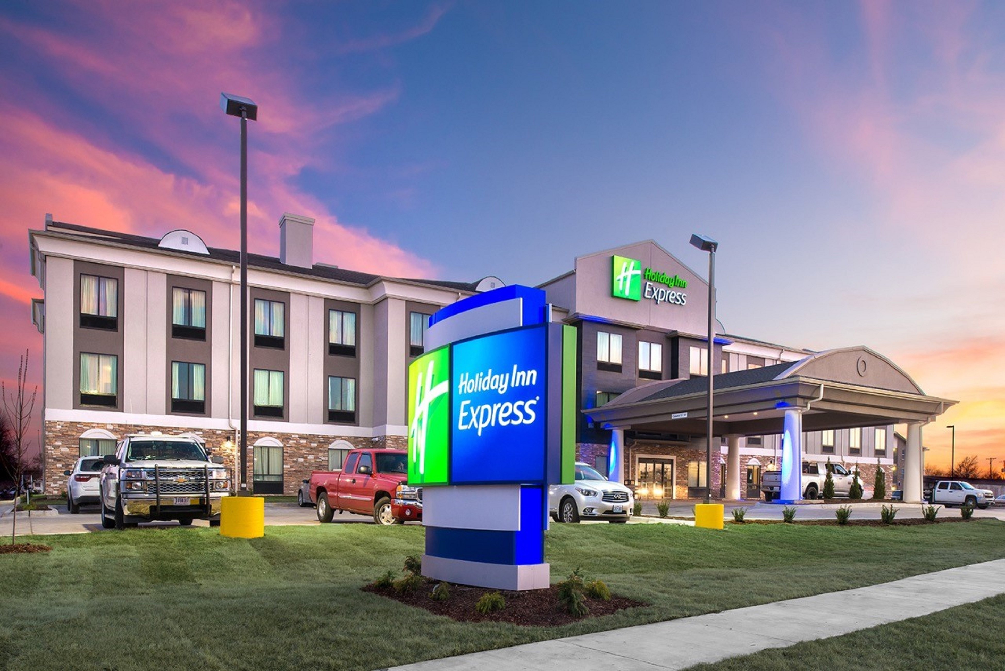 Holiday Inn Express Hutchinson 4/47