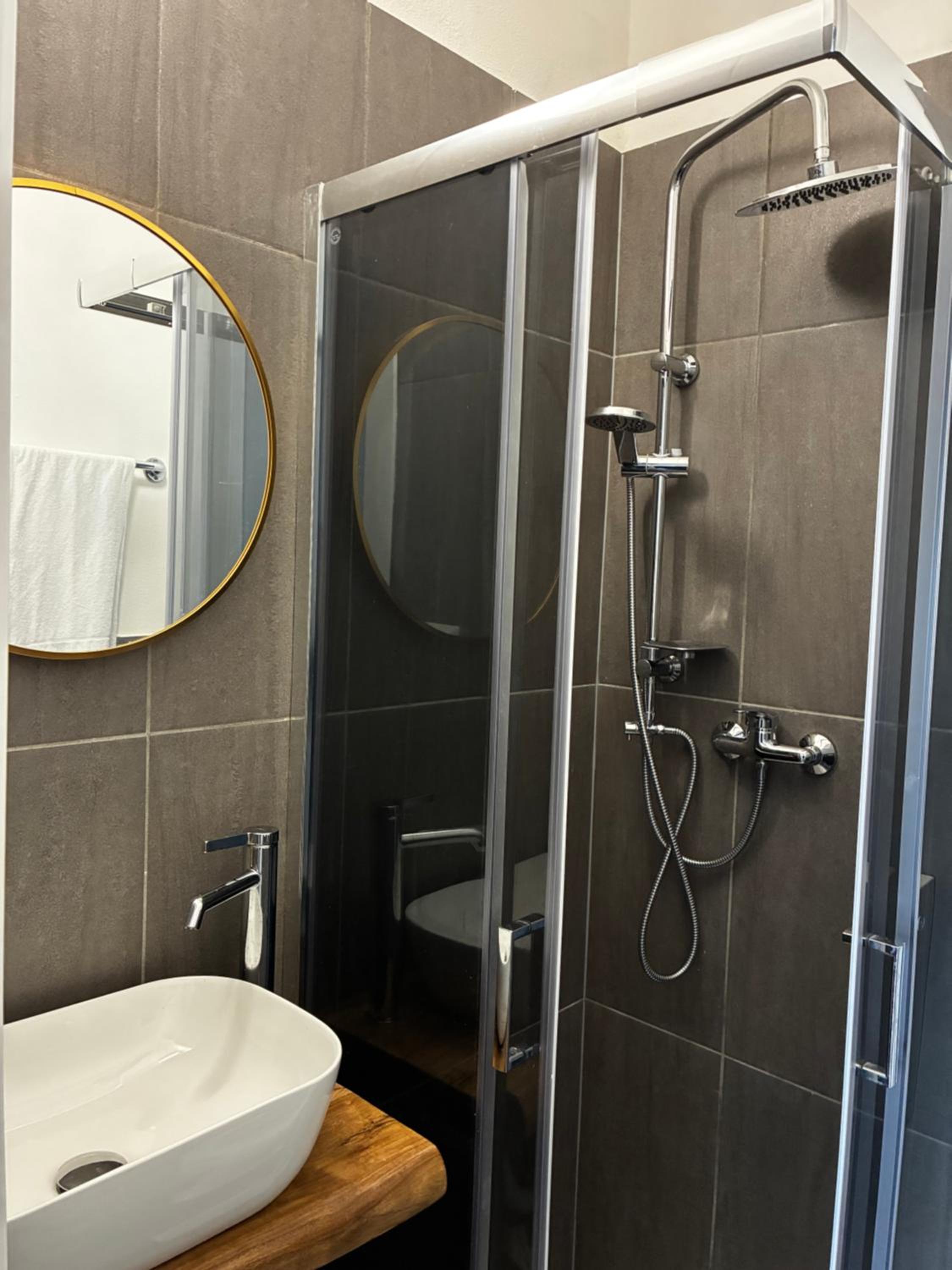 Lake Como Hostel 23/24