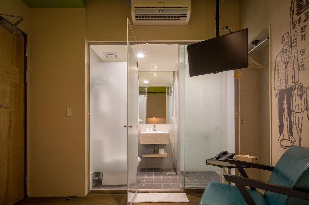 Cho Hotel 37/49