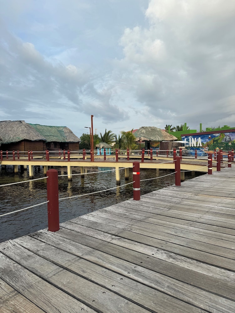 Lina Point Belize Overwater Resort 72/78