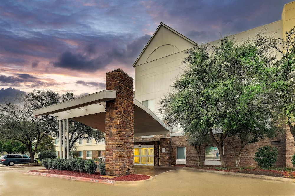 Best Western Plus Las Colinas Inn & Suites 2/58
