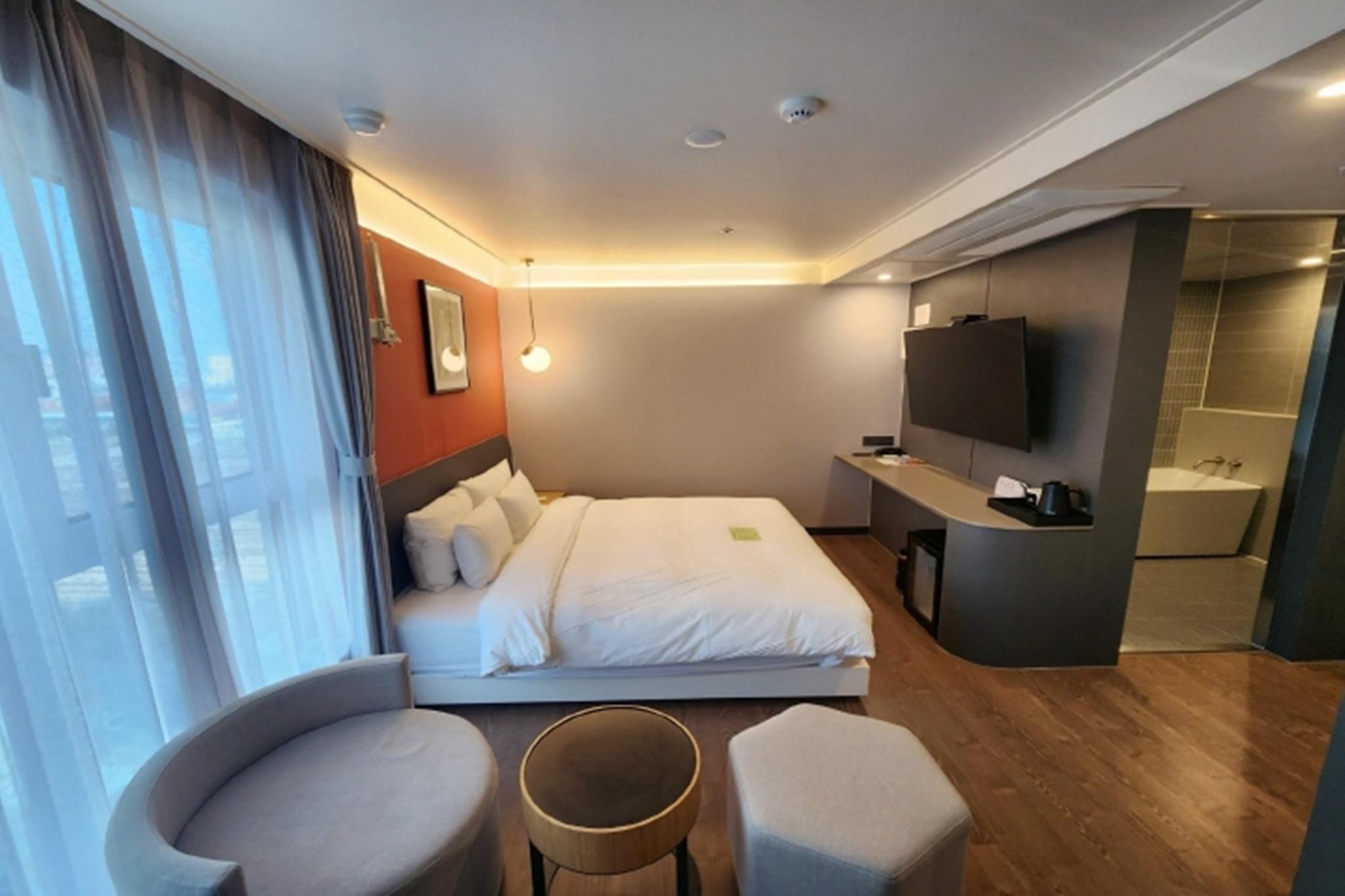 Pool, Deluxe, Double Bed