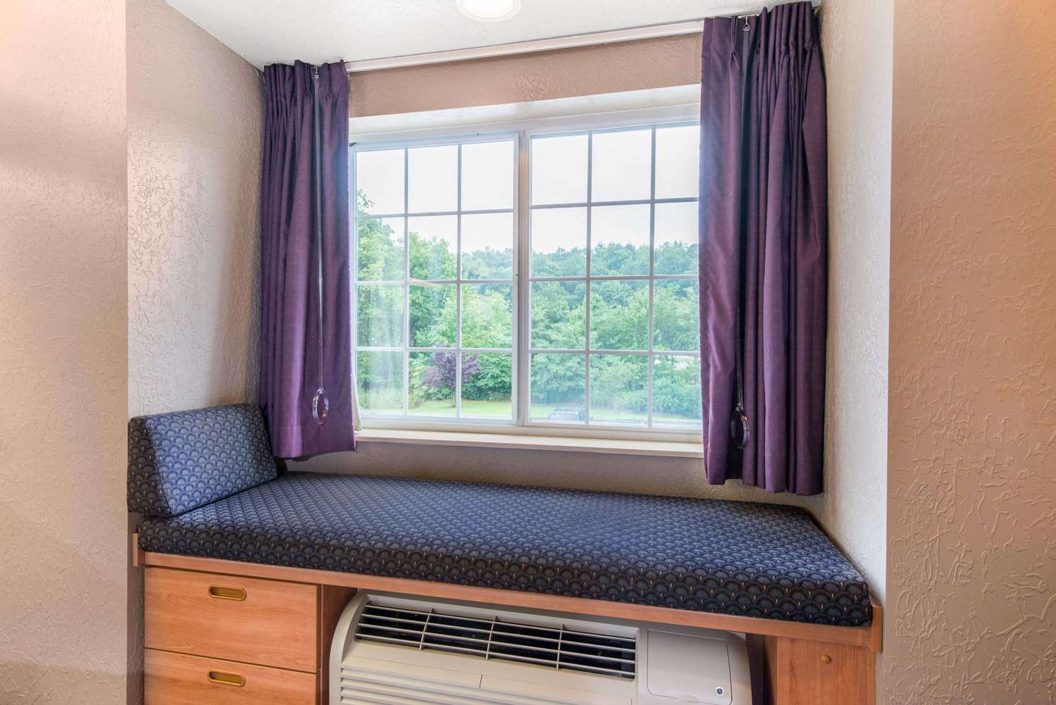 Microtel Inn & Suites By Wyndham Hazelton/Bruceton Mills 10/15