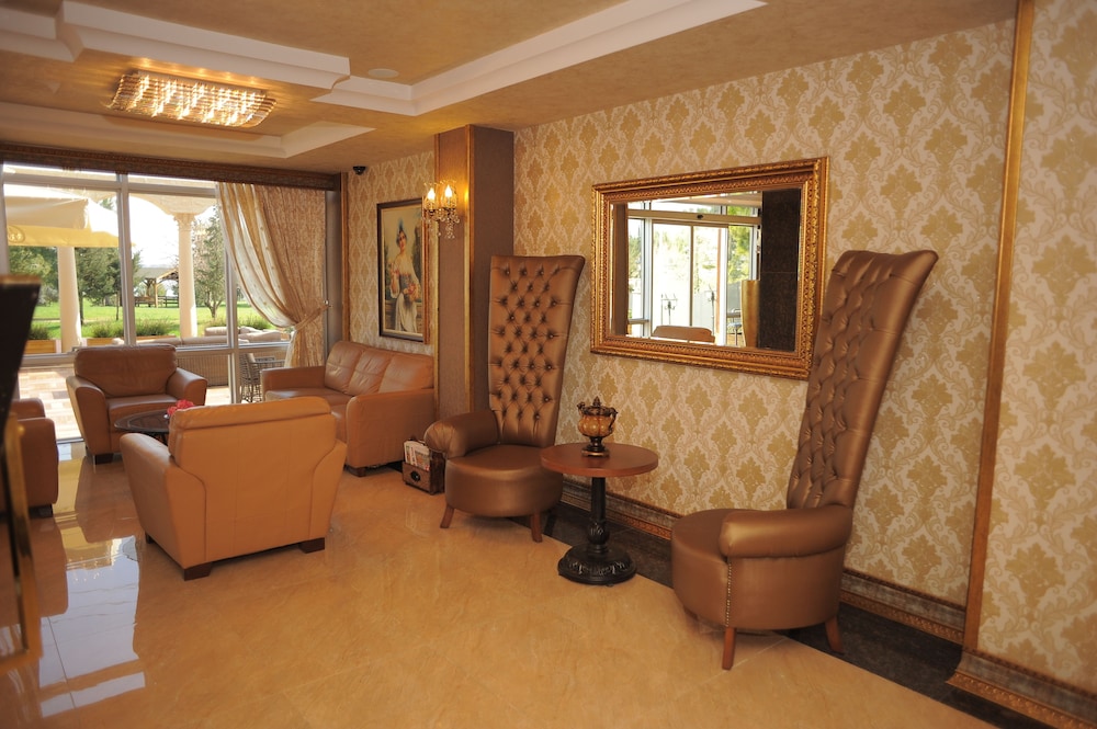 Golden Lake Hotel 32/50