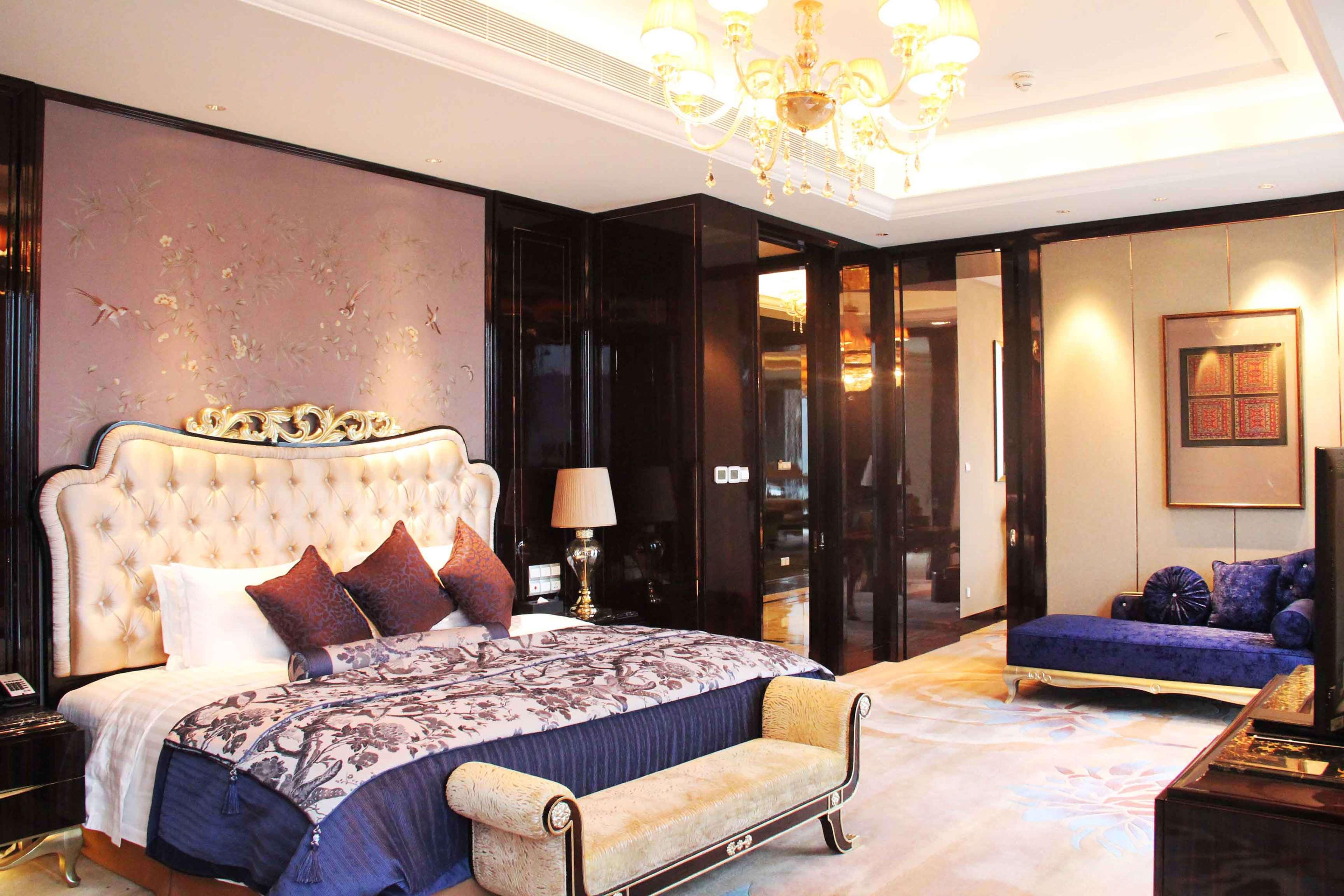 GRAND, EXECUTIVE, TWIN BEDS, RIVER VIEW