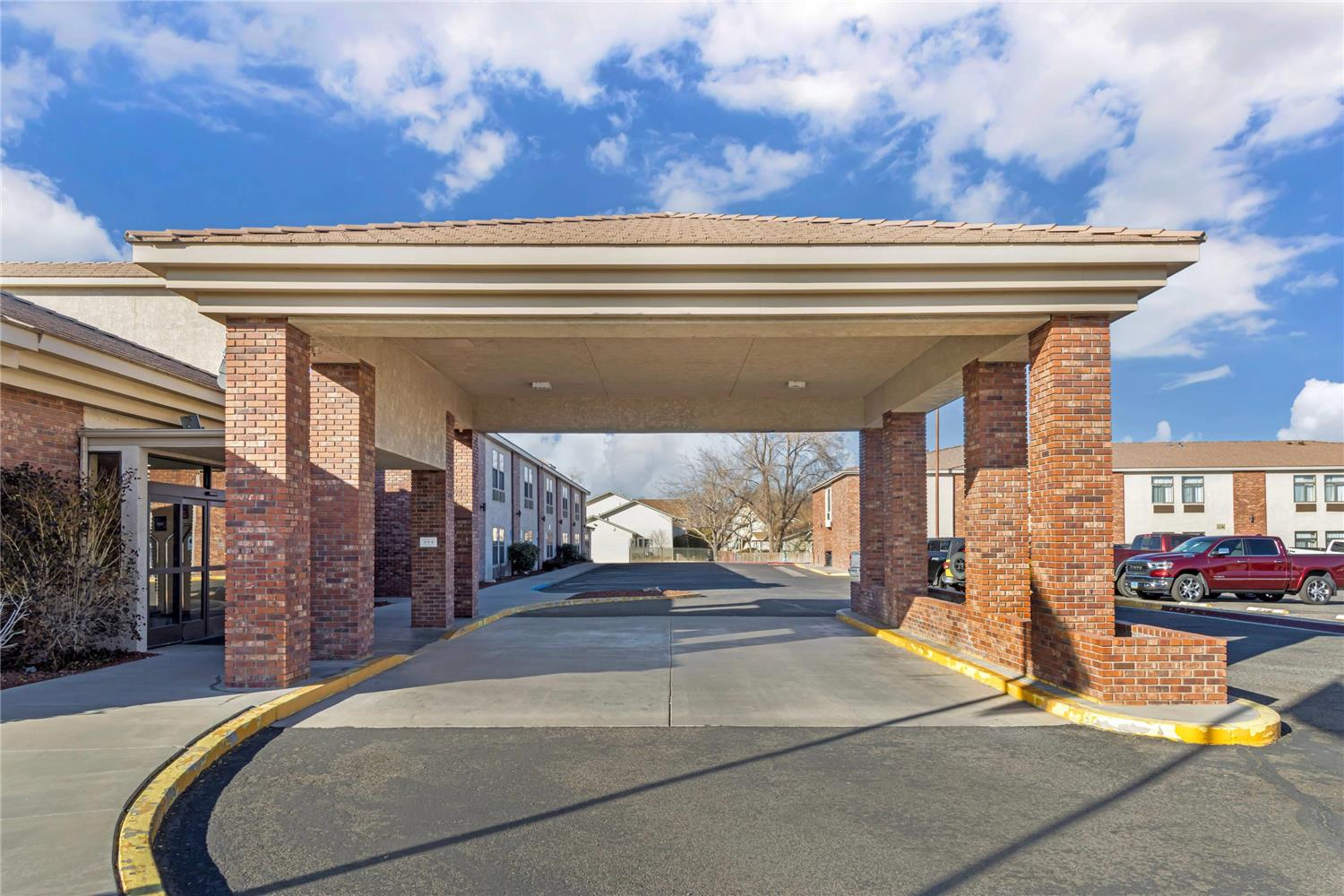 Comfort Inn & Suites Near Fallon Naval Air Station 17/18