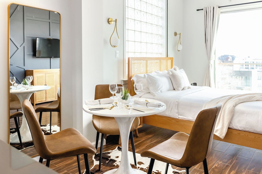 The Modernist Hotel 34/43