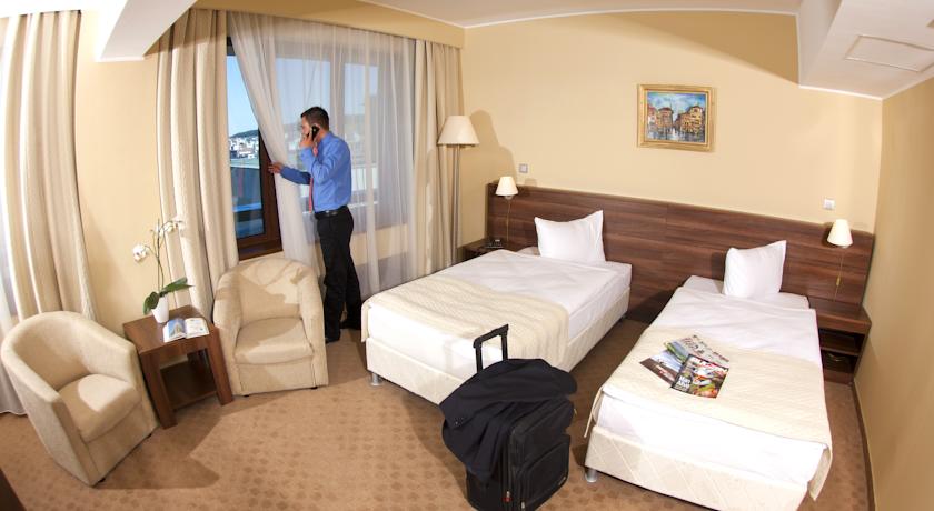 Grand Hotel 12/20