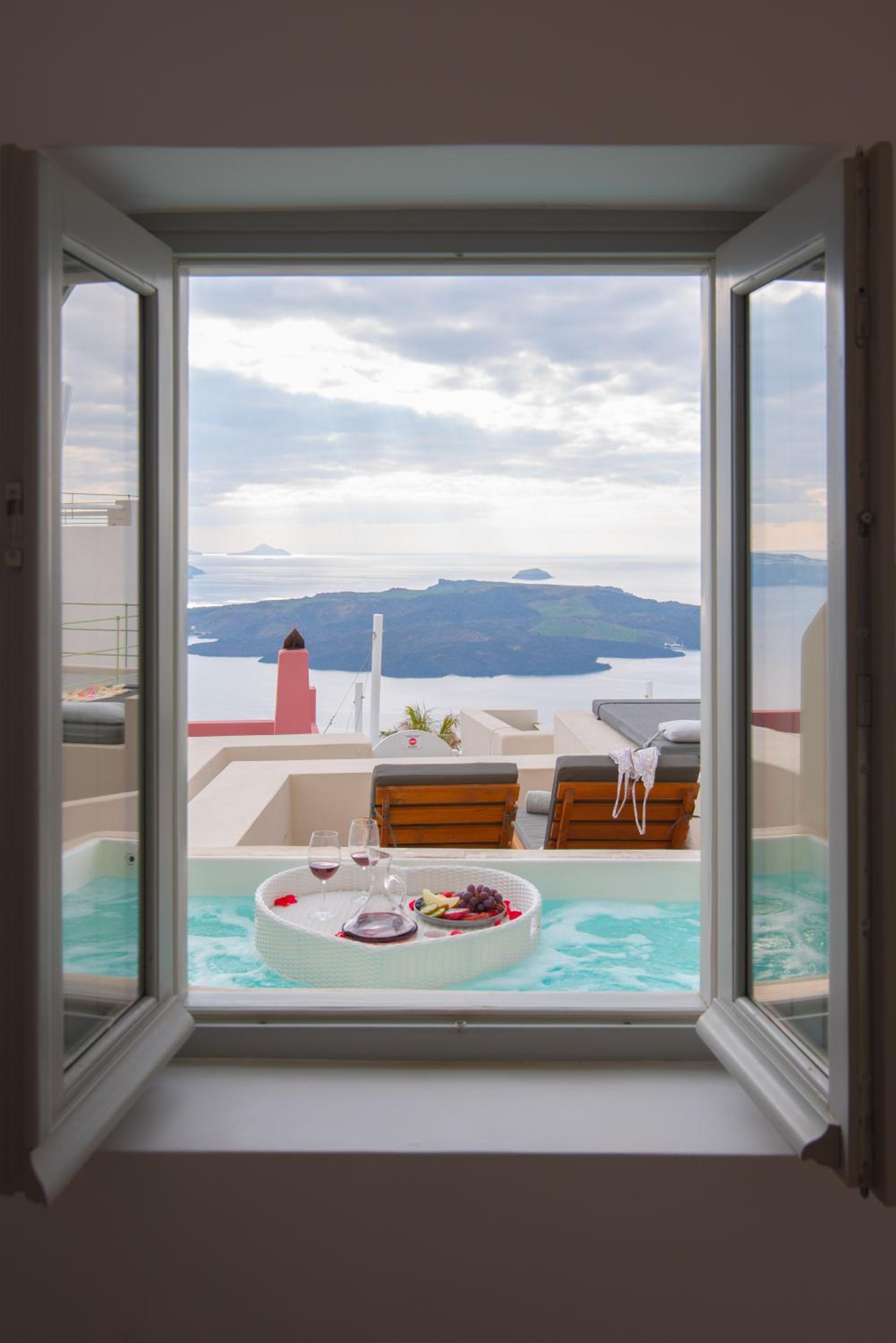 Caldera Cliff Illusion Suites 3/24