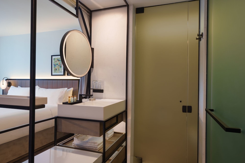 Renaissance New York Flushing Hotel at Tangram 42/44