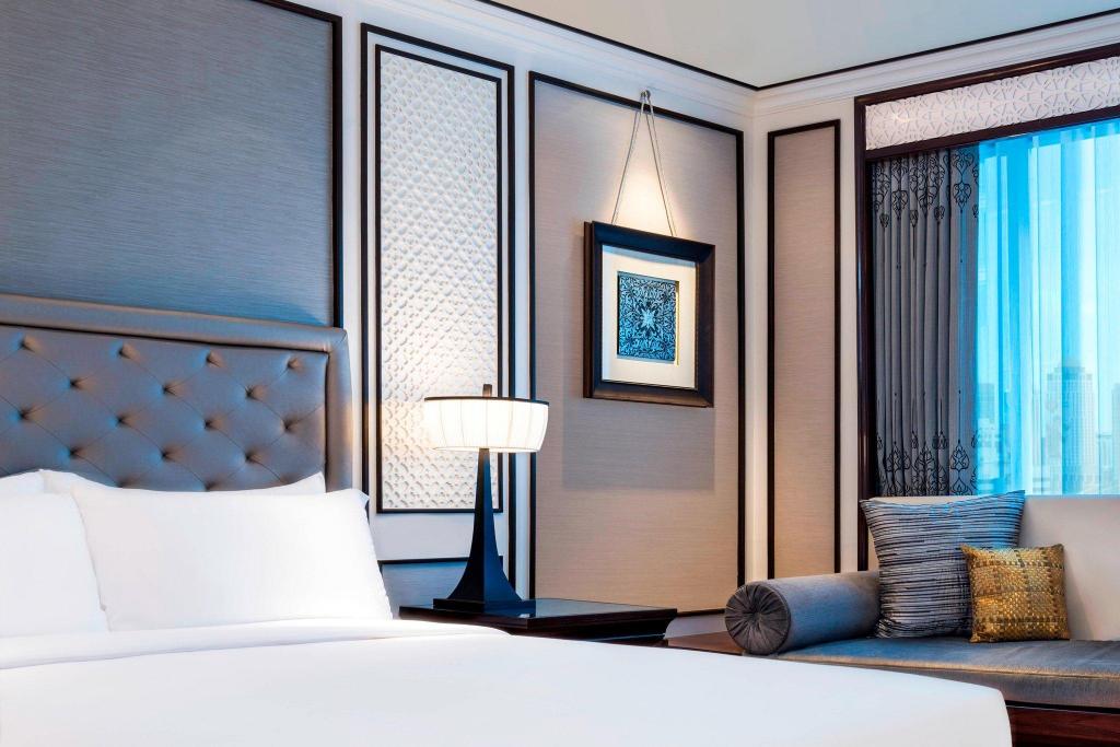 Royal, Guest Room, King Bed, Club Lounge Access, Club Level, THE ATHENEE HOTEL, A LUXURY COLLECTION HOTEL BANGKOK 4/7
