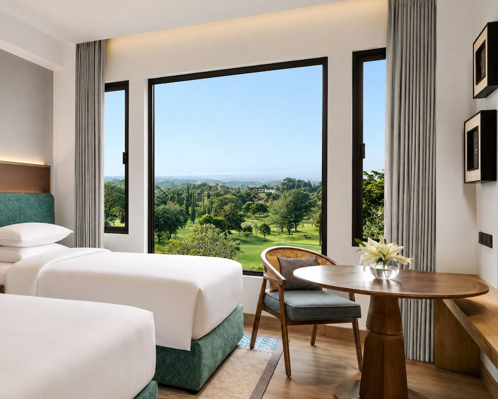 Premier, Twin Beds, Golf Course View