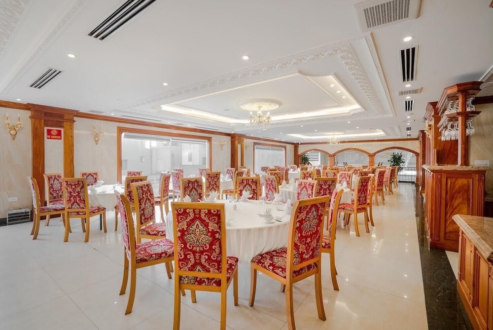 Riverside Hotel 47/63