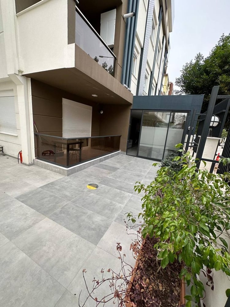 Sun Suites 23/41