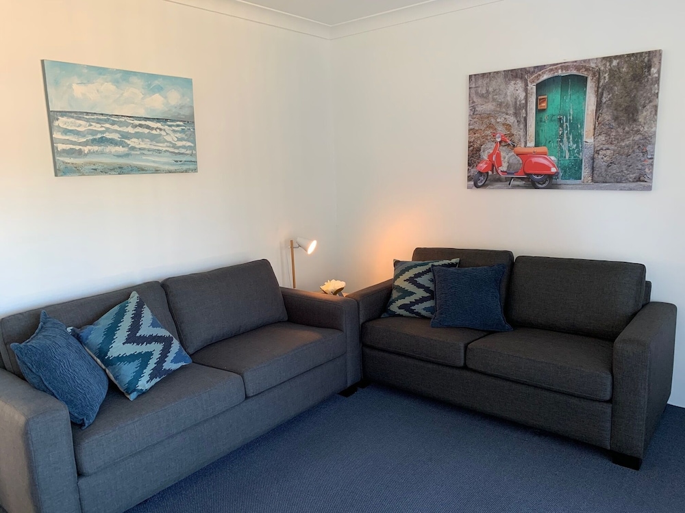 Mollymook Aquarius Apartments 8/19