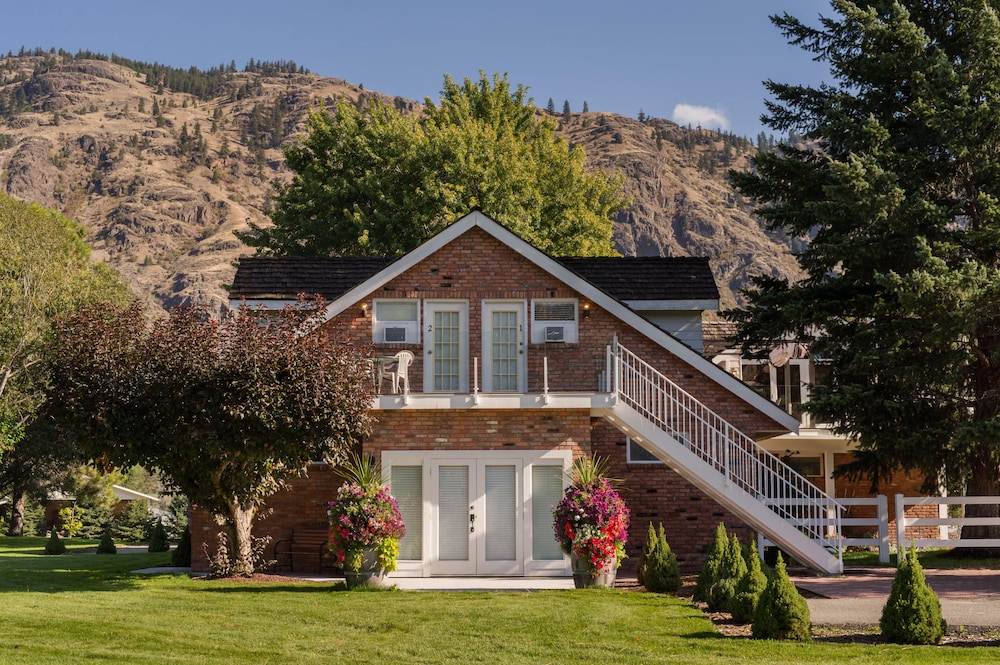 South Thompson Inn 2/69