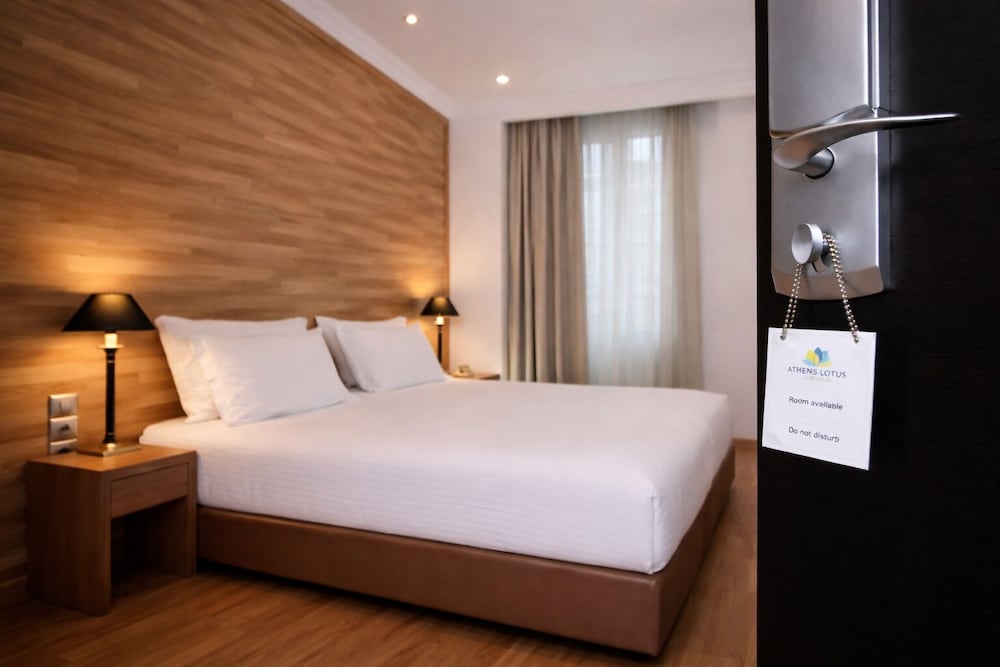 SUPERIOR, QUEEN BED, CITY VIEW