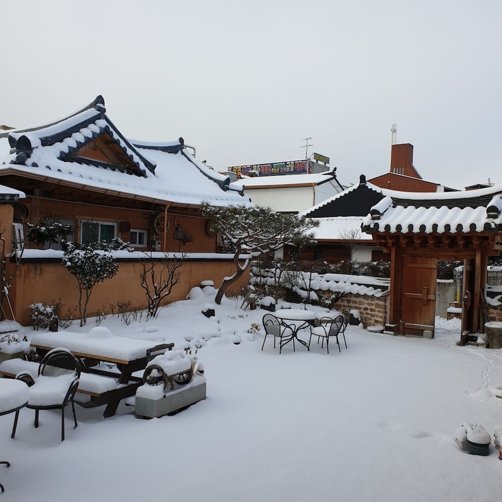 Hanok Hyeyum 42/50