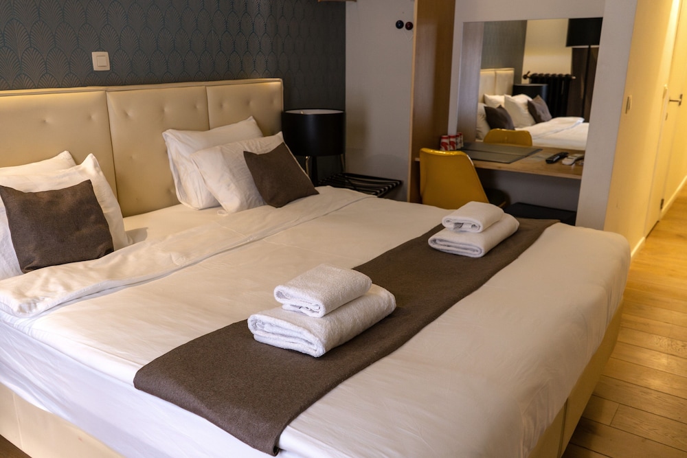 Hotel Retro 8/46
