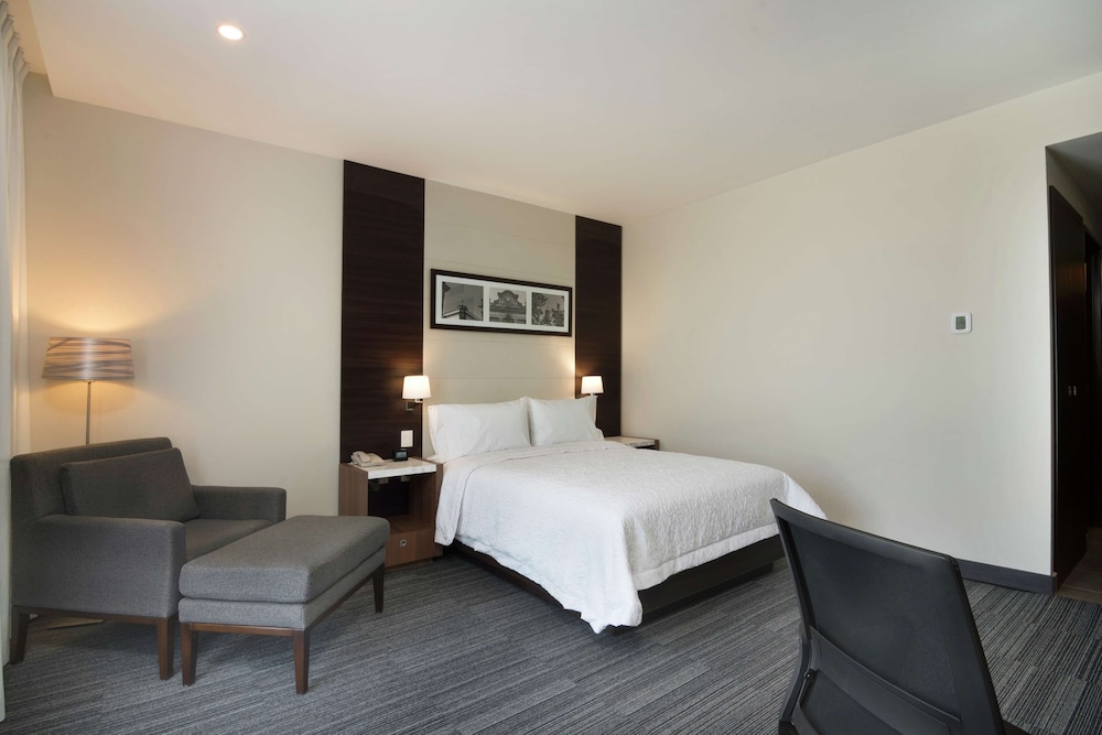 Hampton Inn And Suites San Luis Potosi Slp 16/53