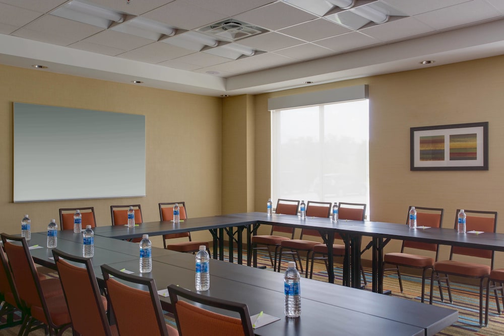 FAIRFIELD INN & SUITES DALLAS WEST/I-30 27/27