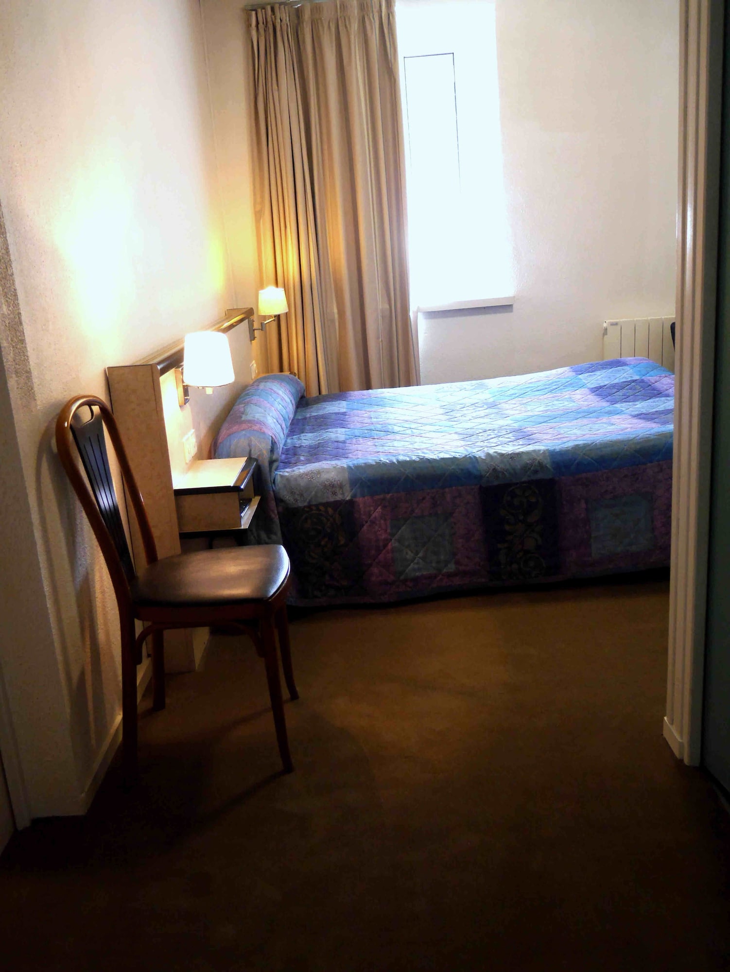 SUPERIOR, QUEEN BED, PRIVATE BATHROOM