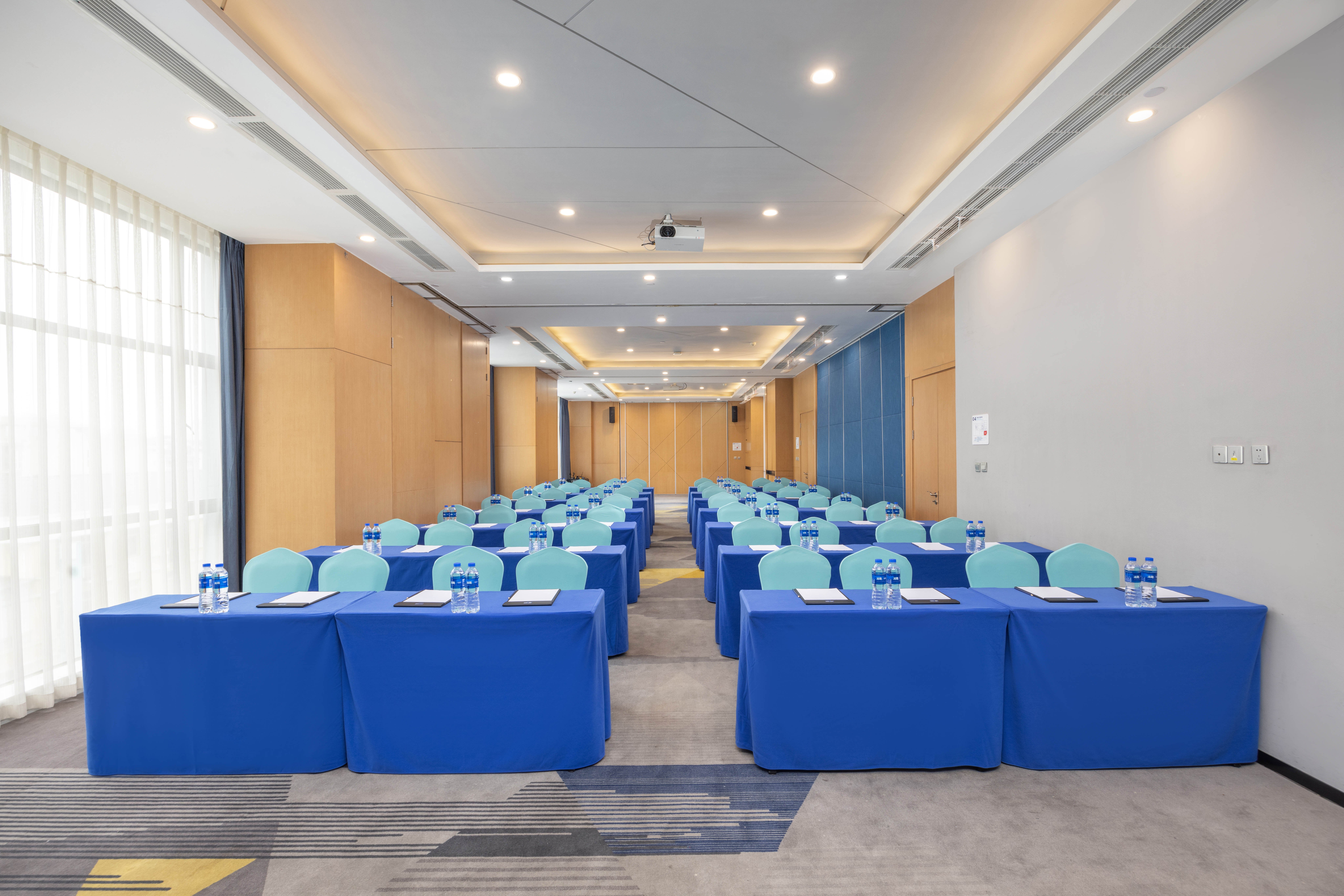 Holiday Inn Express Chengdu Xindu 40/50
