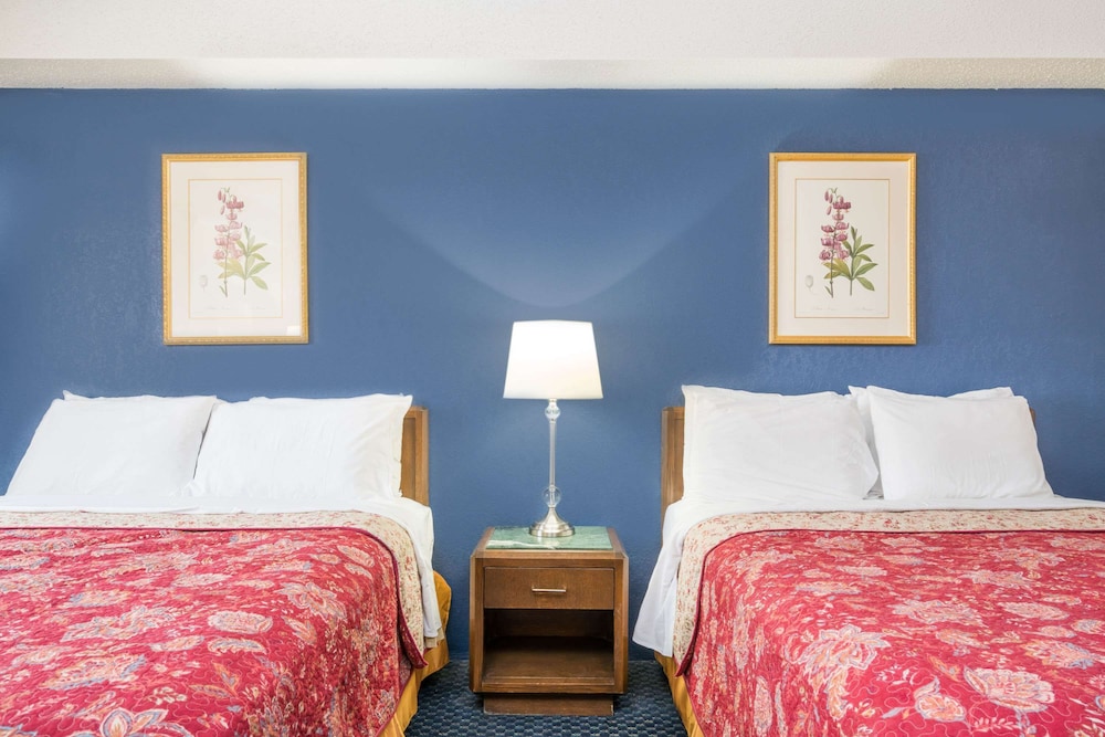 Knights Inn Litchfield 8/24