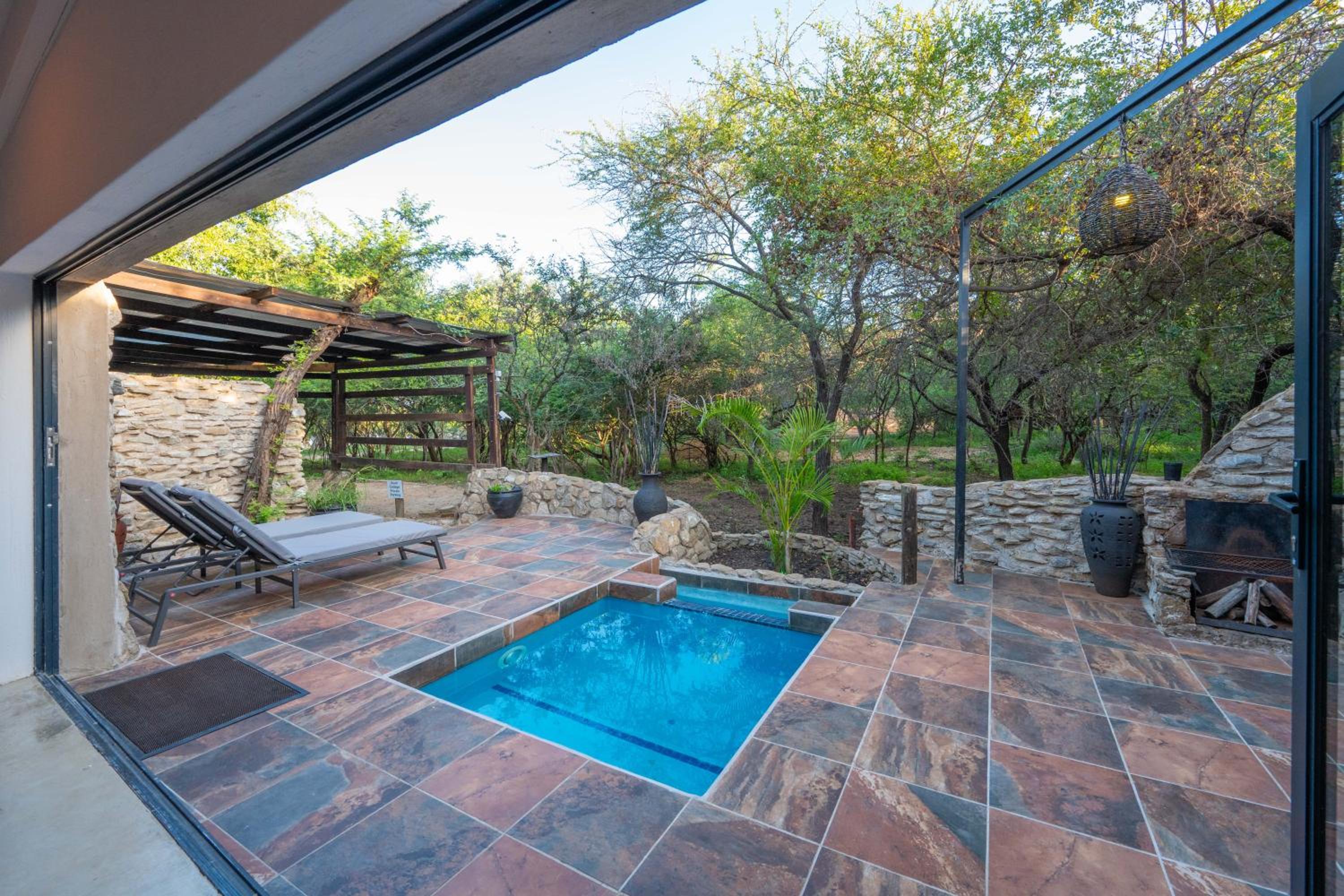 Foxy Crocodile Bush Retreat & Kruger Safaris 17/43