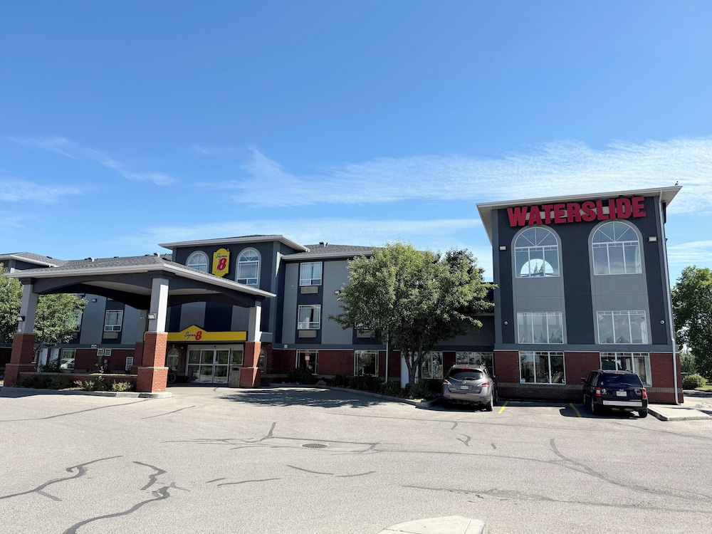 Super 8 By Wyndham High River Ab 63/66