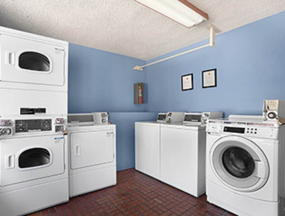 Kings Inn Anaheim 53/62